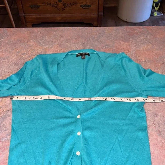 Nice Banana Republic Cardigan - Picture 9 of 10